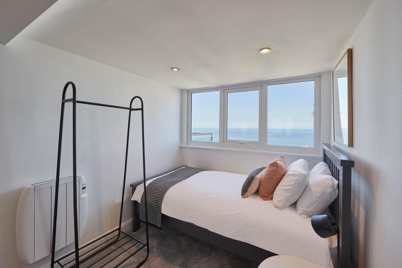 Host & - Penthouse Pier View Apartment