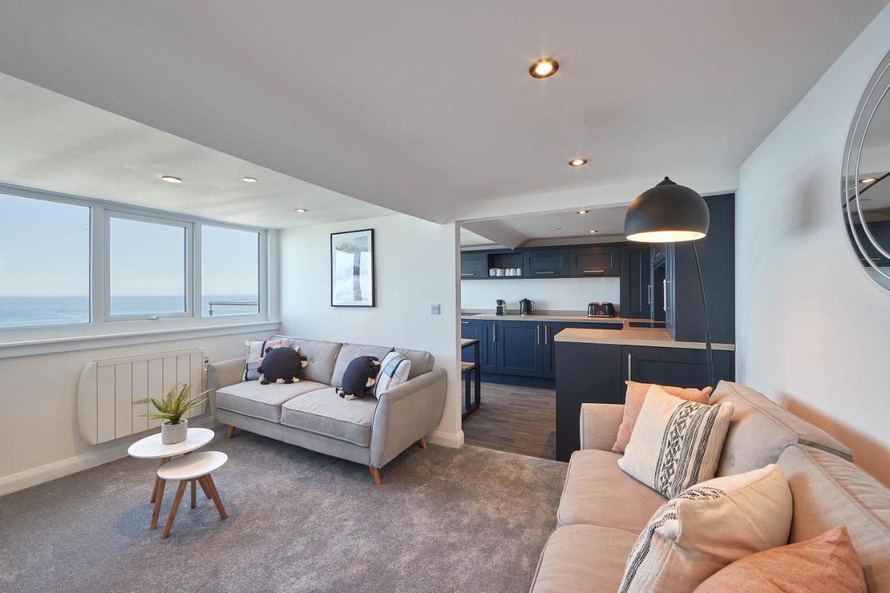 Host & - Penthouse Pier View Apartment