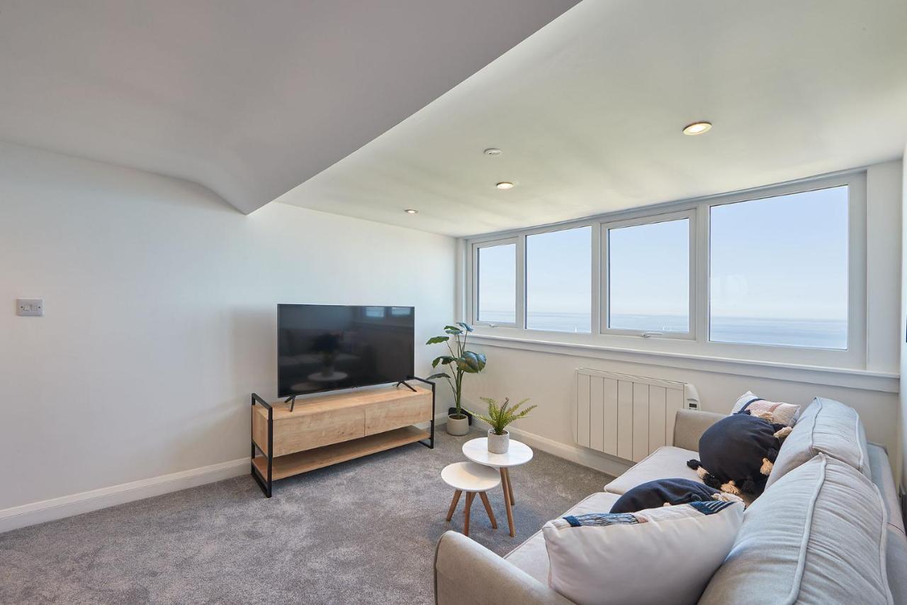 Host & - Penthouse Pier View